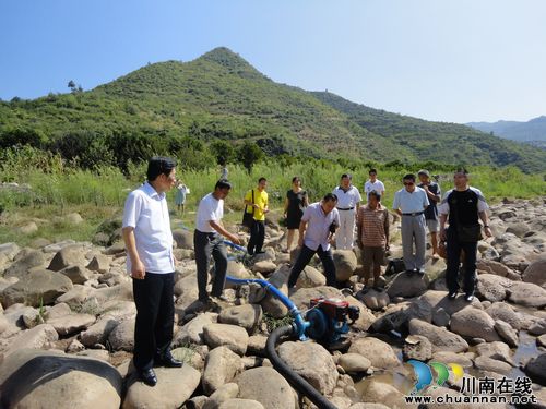 赤水镇：旱情在持续&nbsp;抗旱在进行(图1)