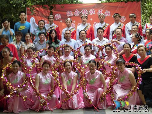 社区社工站启用 开启“乐善向阳 幸福江阳”模式(图1) 社区社工站启用 开启“乐善向阳 幸福江阳”模式(图1)