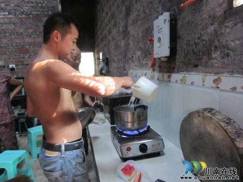 福宝镇：推进农村新能源建设&nbsp;150农户用上沼气(图1)