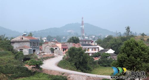 成自泸赤金龙段旧居换新装(图1)
