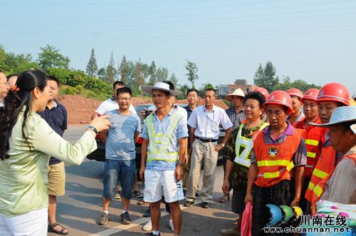 泸州市总工会为战高温职工“送清凉”(图1)