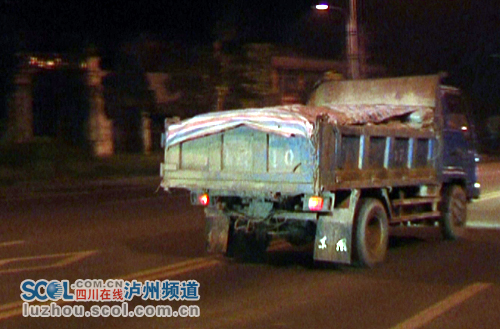 错时错位 泸州交警重拳治理机动车扬尘污染(图5) 错时错位 泸州交警重拳治理机动车扬尘污染(图5)