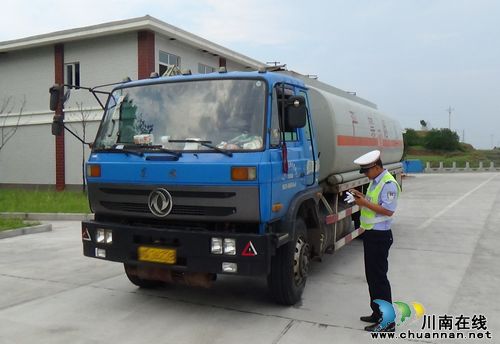 泸州交警高管大队"火眼金睛"&nbsp;查获危化品改装车