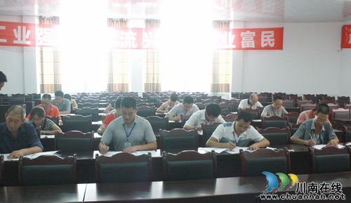 海潮镇：开展在职公务员道德知识考试(图1)