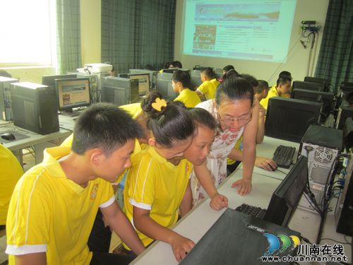 泸州市实验中学新生开学第一课：文明上网教育(图1)