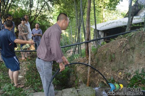 震东乡:基层干部“下基层”,惠农务实奔小康(图1) 震东乡:基层干部“下基层”,惠农务实奔小康(图1)