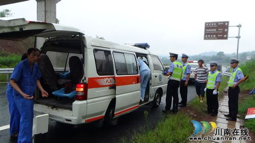 高管大队救老人 传递“正能量”(图2) 高管大队救老人 传递“正能量”(图2)