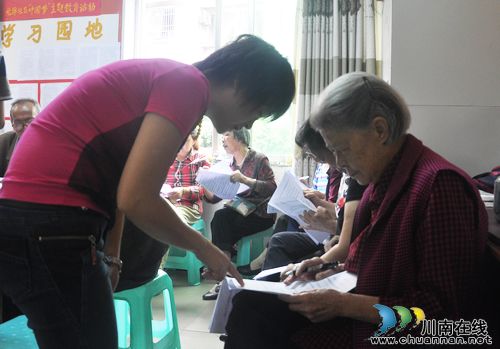 莲花池街道：为社区选举“领头羊”调查摸底(图1)