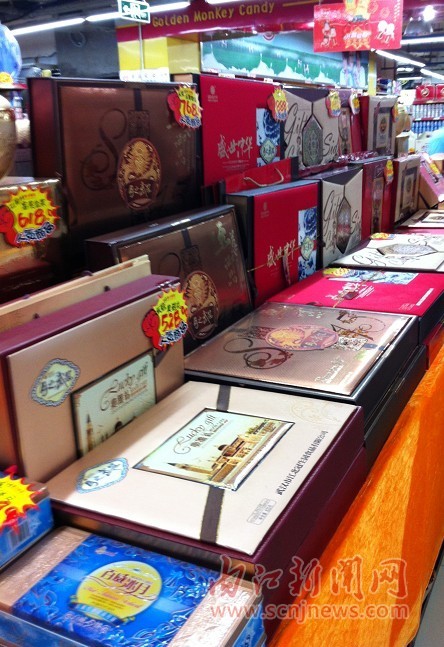 中秋未到&nbsp;内江各大超市月饼提前降价促销(图1)