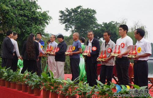 立石镇：划拳比赛选拳王&nbsp;传承民俗酒文化(图2)