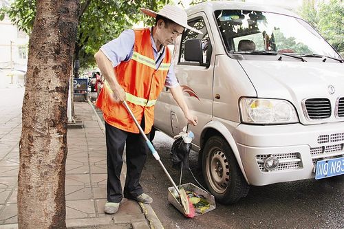 关注宜宾环卫工人：多数市民理解支持我们(图2)