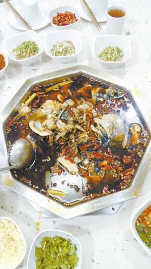 宜宾南岸东区“请客”一条街(图1)