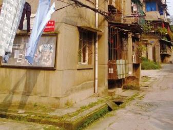 内江现“怪楼”自来水发热地面发烧