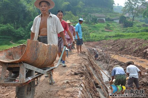 天仙镇：共享发展成果&nbsp;在家挣得3000万(图1)