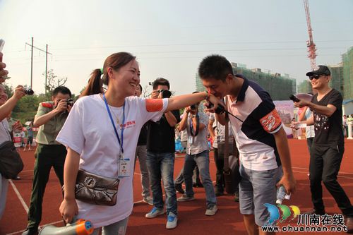 为爱向前冲&nbsp;400名未婚青年扎堆觅“幸福”(图2)