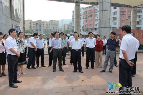 泸州市市委书记蒋辅义率队到泸县二中调研(图1)