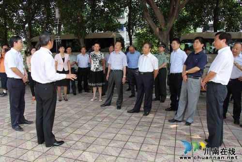泸州市市委书记蒋辅义率队到泸县二中调研(图2)