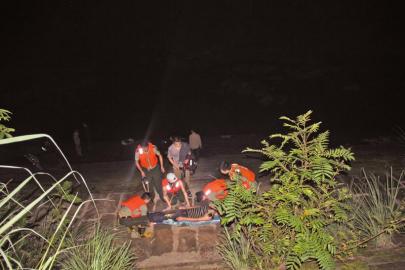 遂宁:电站放水 4人落水1死1失踪(图1) 遂宁:电站放水 4人落水1死1失踪(图1)