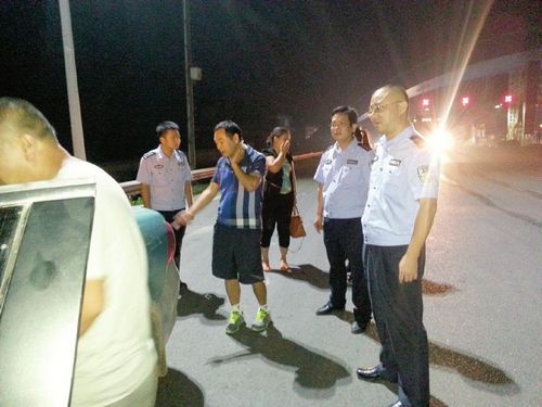 的哥错按"我被打劫"键&nbsp;女乘客落入警察包围圈(图1)