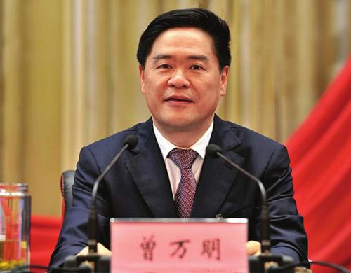 4市书记、市长向世界华商推介川南优势(图2) 4市书记、市长向世界华商推介川南优势(图2)
