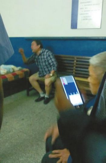 酒驾后殴打三轮车师傅 内江一民警被刑拘(图2) 酒驾后殴打三轮车师傅 内江一民警被刑拘(图2)