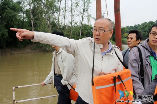 江阳区区委书记朱华到通滩镇调研项目建设(图1) 江阳区区委书记朱华到通滩镇调研项目建设(图1)