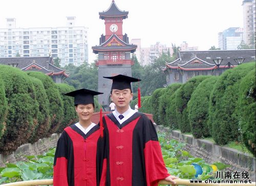 覃纲:做事先做人 行医不忘本(图1) 覃纲:做事先做人 行医不忘本(图1)