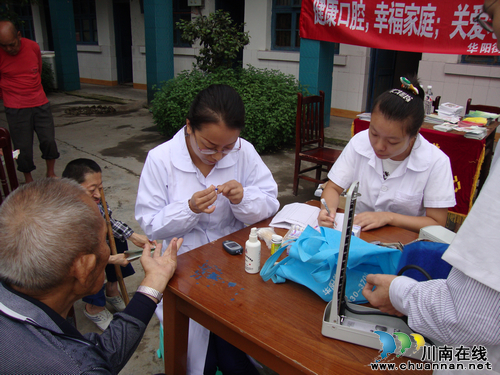 华阳街道:敬老院义诊暖人心(图1) 华阳街道:敬老院义诊暖人心(图1)
