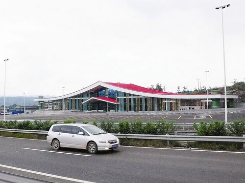宜泸高速长宁服务区今起试投运(图1)