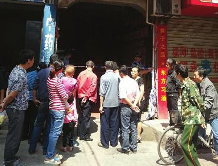 男子被人持刀追赶&nbsp;从8楼跳下身亡