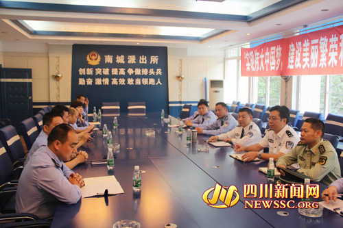 泸州警方"三个强化"确保国庆期间治安平稳(图1)