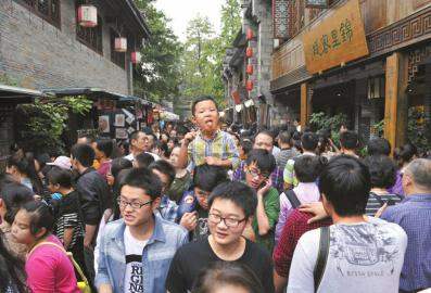 国庆长假次日景区井喷&nbsp;游客人在囧途(图1)
