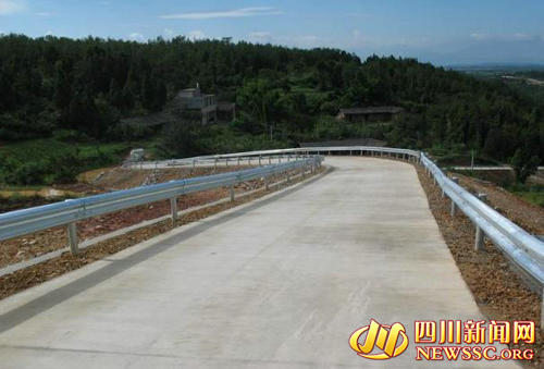 叙永乡村公路系上"安全带"&nbsp;群众安全出行多保障(图1)