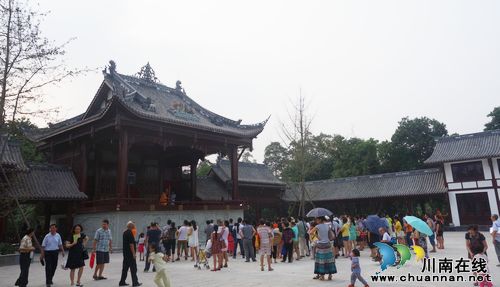 黄金周&nbsp;泸州张坝景区精彩节目扯眼球(图1)