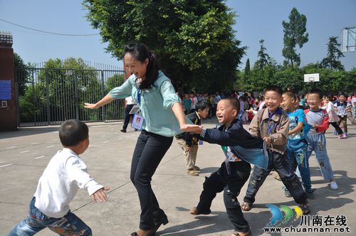 泸州天仙镇学校：大课间添“新内容”师生其乐无穷(图2)