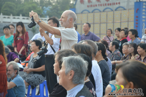 大山坪街道:廉洁文化之风吹拂欢乐重阳节(图3) 大山坪街道:廉洁文化之风吹拂欢乐重阳节(图3)