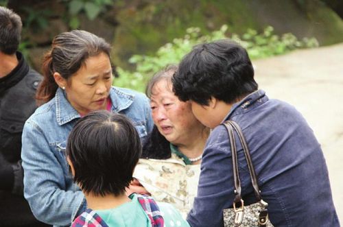 自贡一男子酒后弑父再自杀&nbsp;三年前曾刺母(图2)