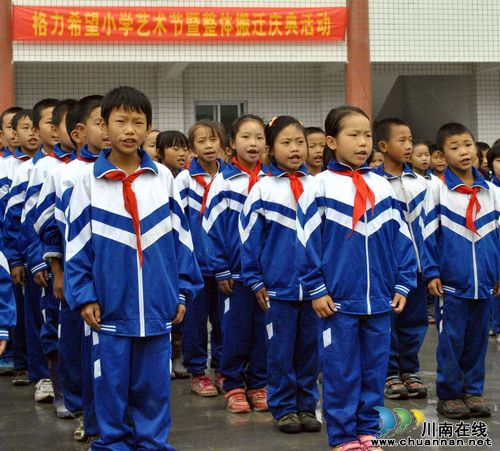 泸州叙永:苗家娃搬“新家”(图2) 泸州叙永:苗家娃搬“新家”(图2)