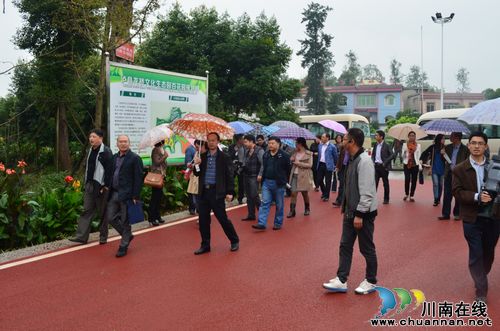 泸州市基层党建工作现场会在泸县福集镇召开(图1) 泸州市基层党建工作现场会在泸县福集镇召开(图1)