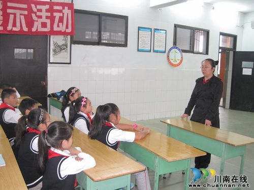 纳溪区逸夫实验小学“模拟法庭”开庭了！(图2)