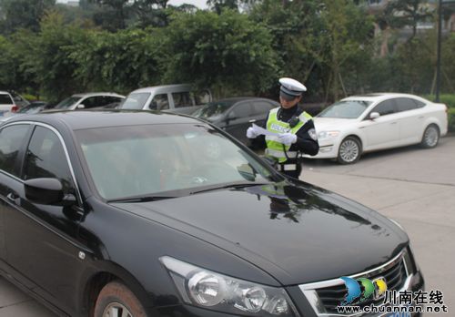 泸州交警圆满完成方山庙会期间道路交通安保工作(图1)