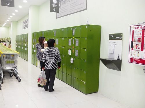 宜宾:进超市该不该存包?"规则"怎么定?(图1) 宜宾:进超市该不该存包?"规则"怎么定?(图1)