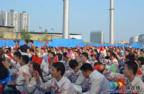泸州市总工会2013年送文化到市公交公司演出(图3) 泸州市总工会2013年送文化到市公交公司演出(图3)