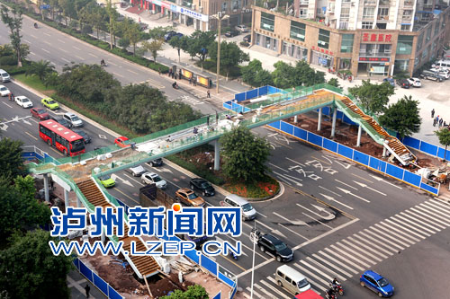 泸州两座人行天桥月底投用(图1)