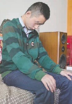 宜宾15岁少年广州实习3个月 回家后精神分裂(图1) 宜宾15岁少年广州实习3个月 回家后精神分裂(图1)
