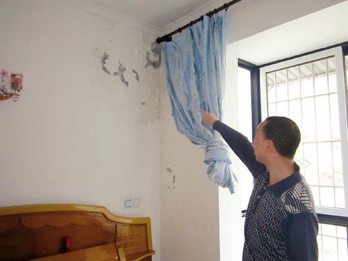 业主三年不交费 房屋漏雨遭物管“冷处理”(图2) 业主三年不交费 房屋漏雨遭物管“冷处理”(图2)
