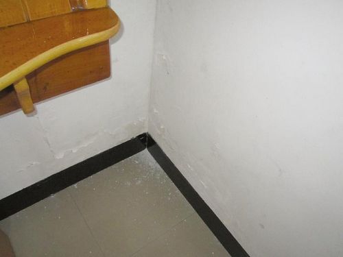 业主三年不交费 房屋漏雨遭物管“冷处理”(图1) 业主三年不交费 房屋漏雨遭物管“冷处理”(图1)