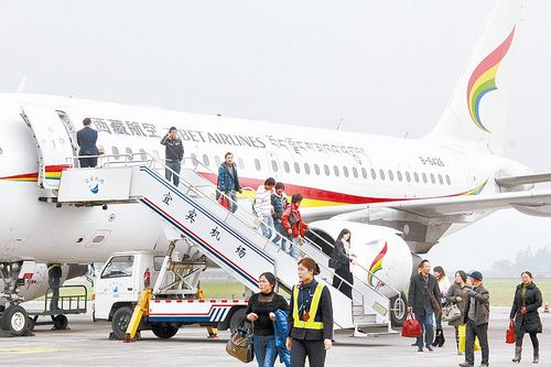 拉萨—宜宾—杭州首航开通(图1)