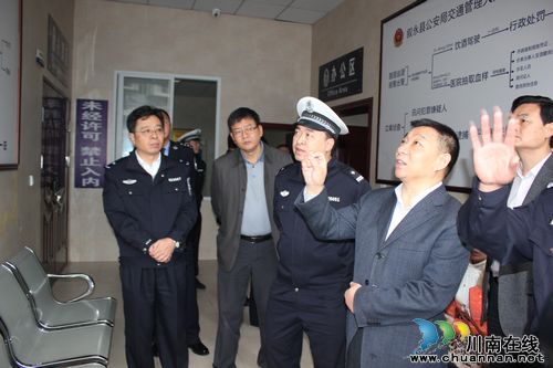 张显富一行到叙永公安交警大队督导检查交通安全工作(图1)