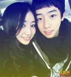 泸州籍奥运五金王邹凯和女友周捷今日扯结婚证(图1)